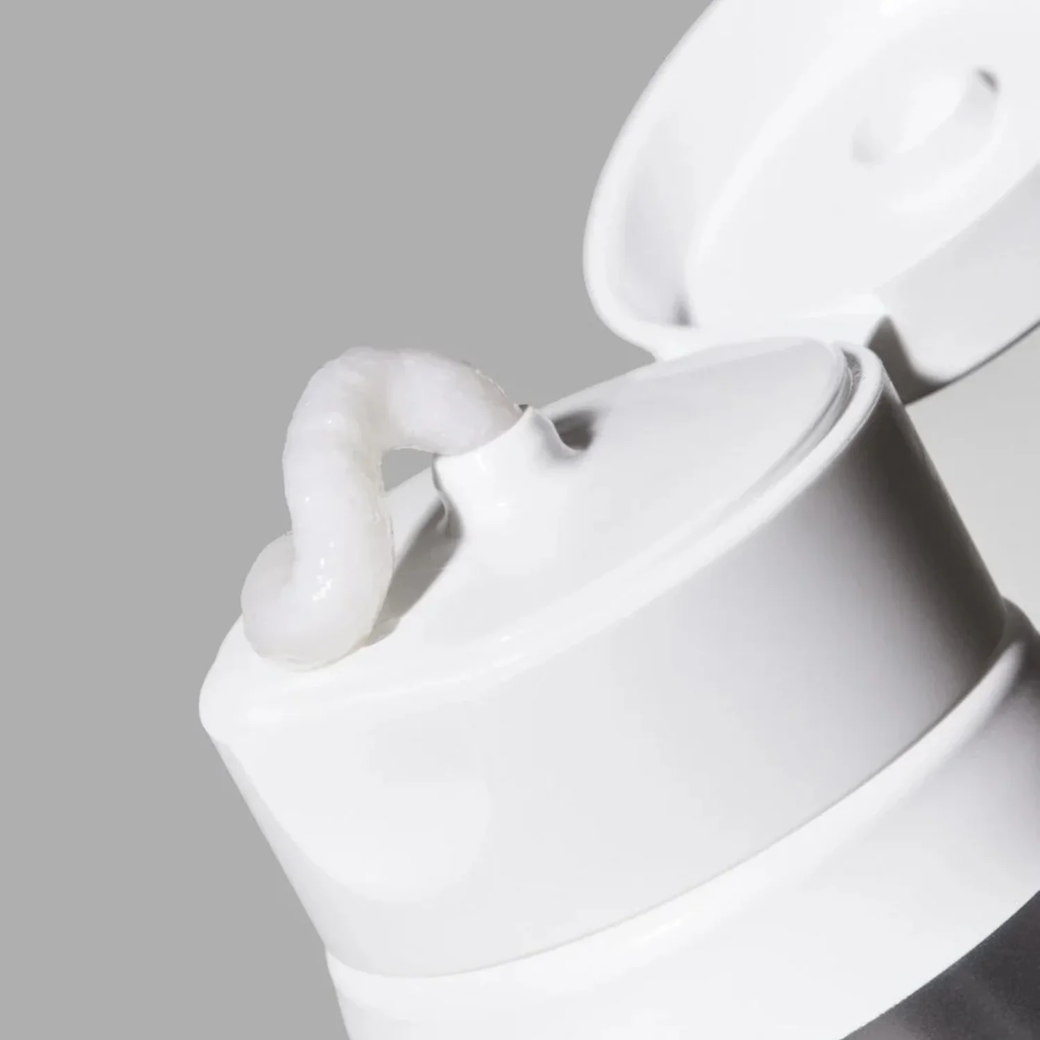 8 Hyaluronic Acid Hydrating Gentle Foaming Cleanser [150ml] - Image 2