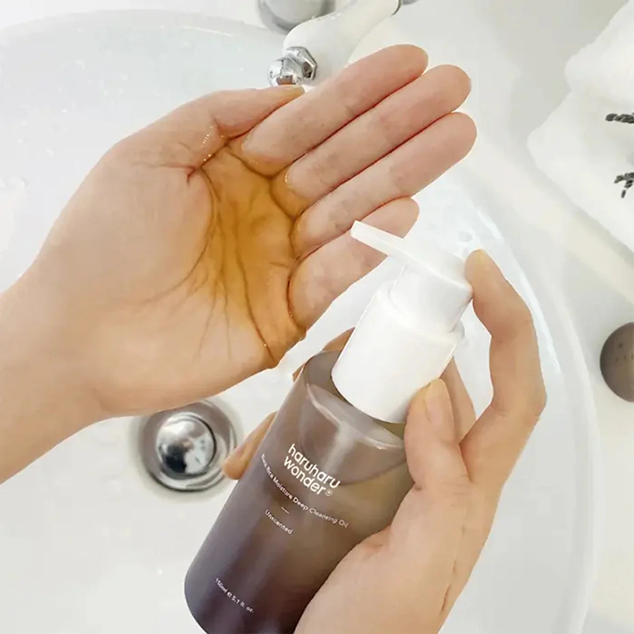 Black Rice Moisture Cleansing Oil 150ml - Image 3