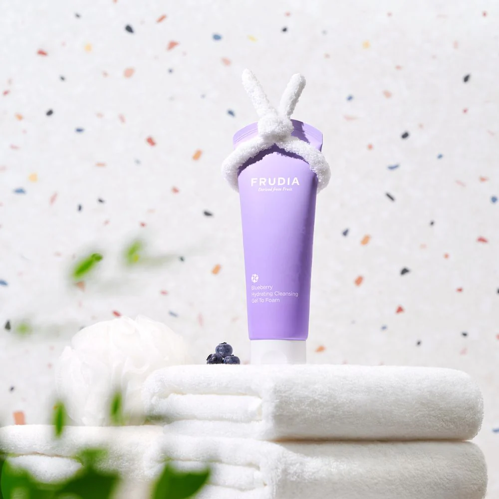 Blueberry Hydrating Cleansing Gel To Foam 145ml - Image 3