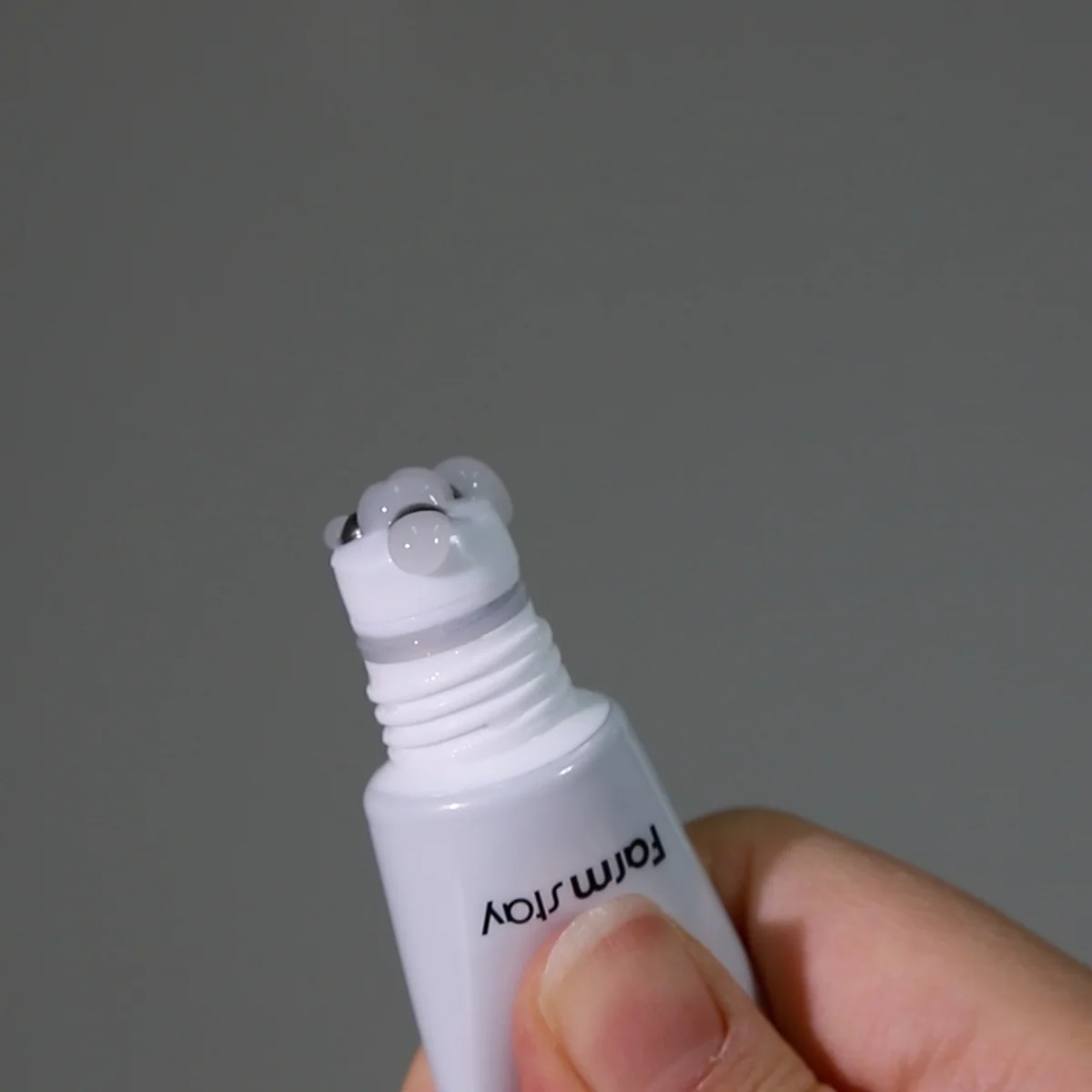 Collagen Water Full Moist Rolling Eye Serum 25ml - Image 2