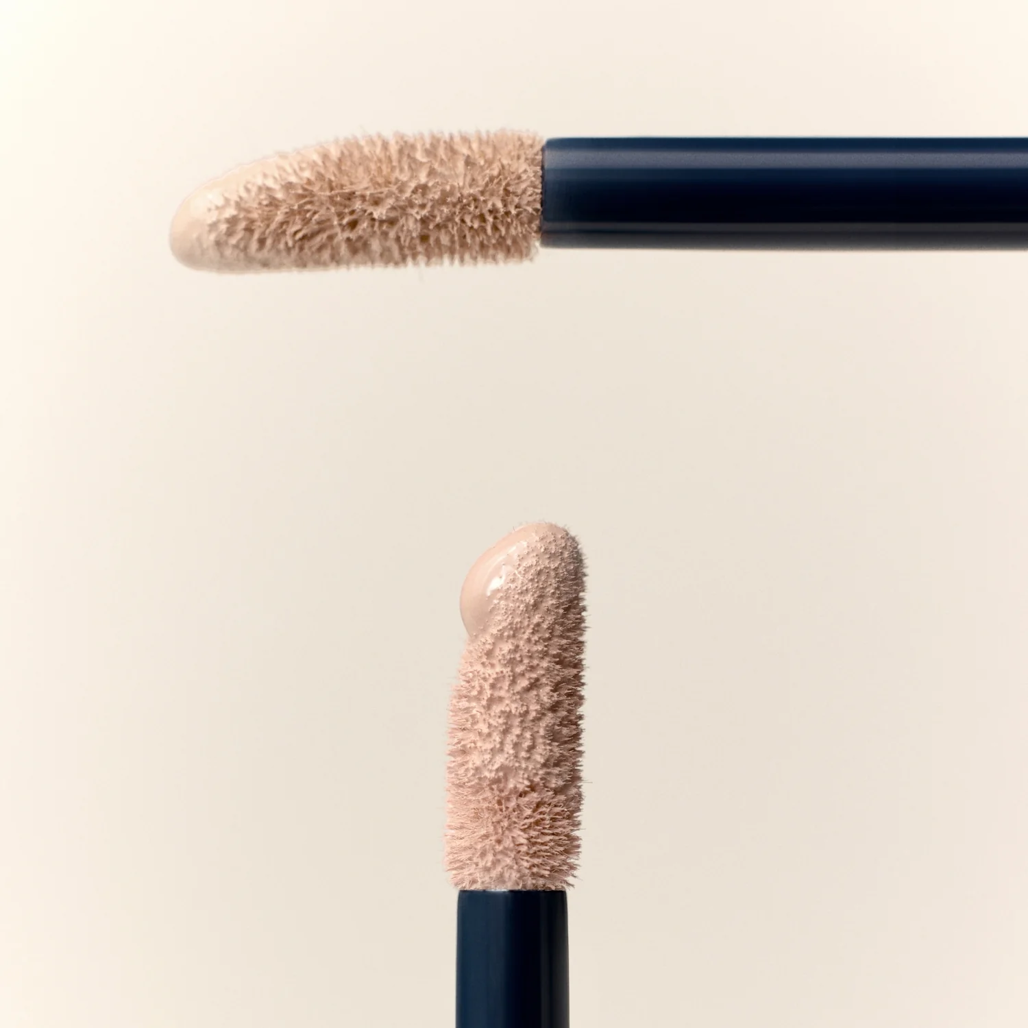 Double Longwear Cover Concealer - Image 3