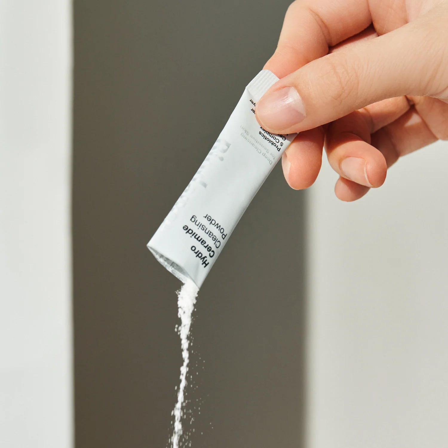 Hydro Ceramide Cleansing Powder [30pcs] - Image 5