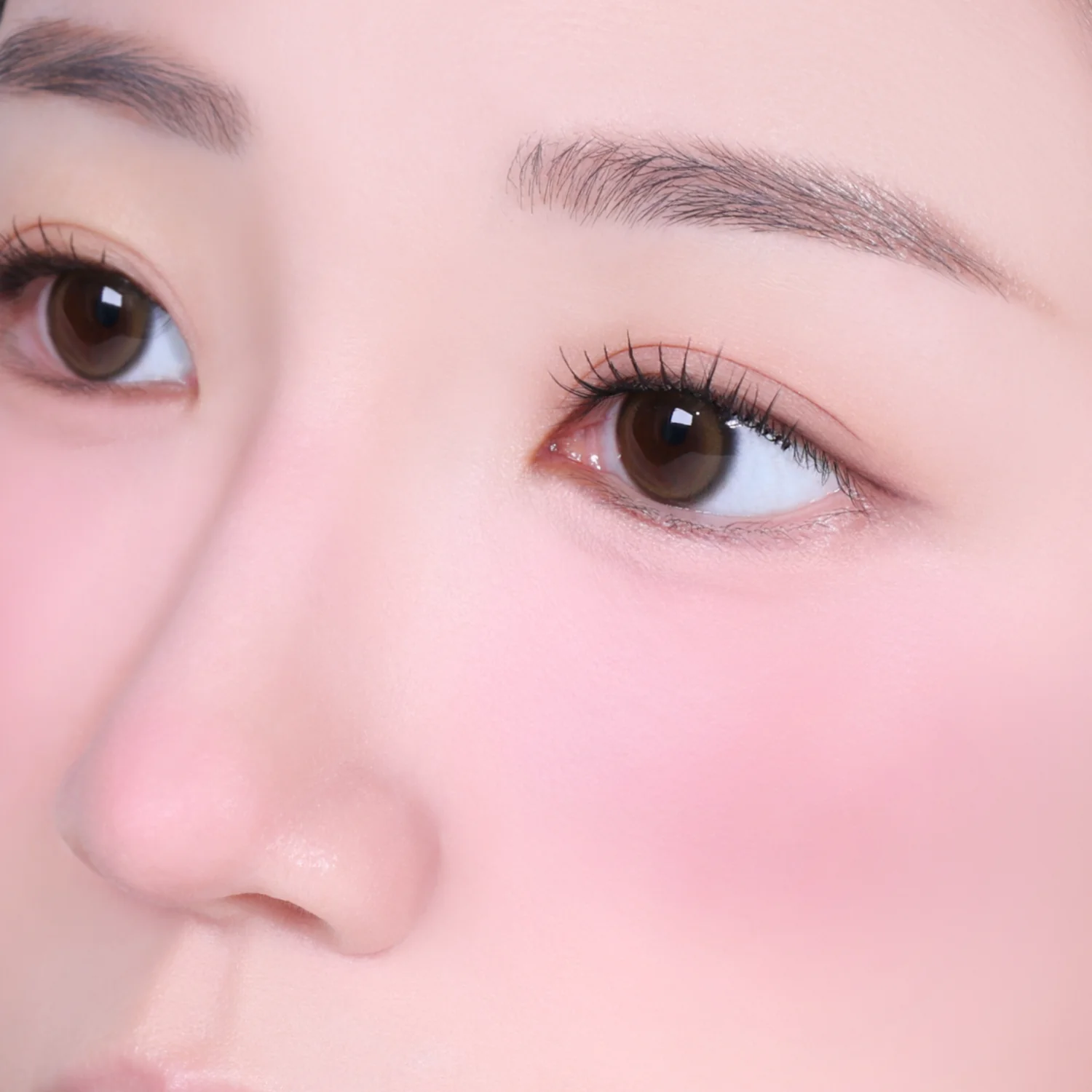 Shaking Blur Cheek - Image 3
