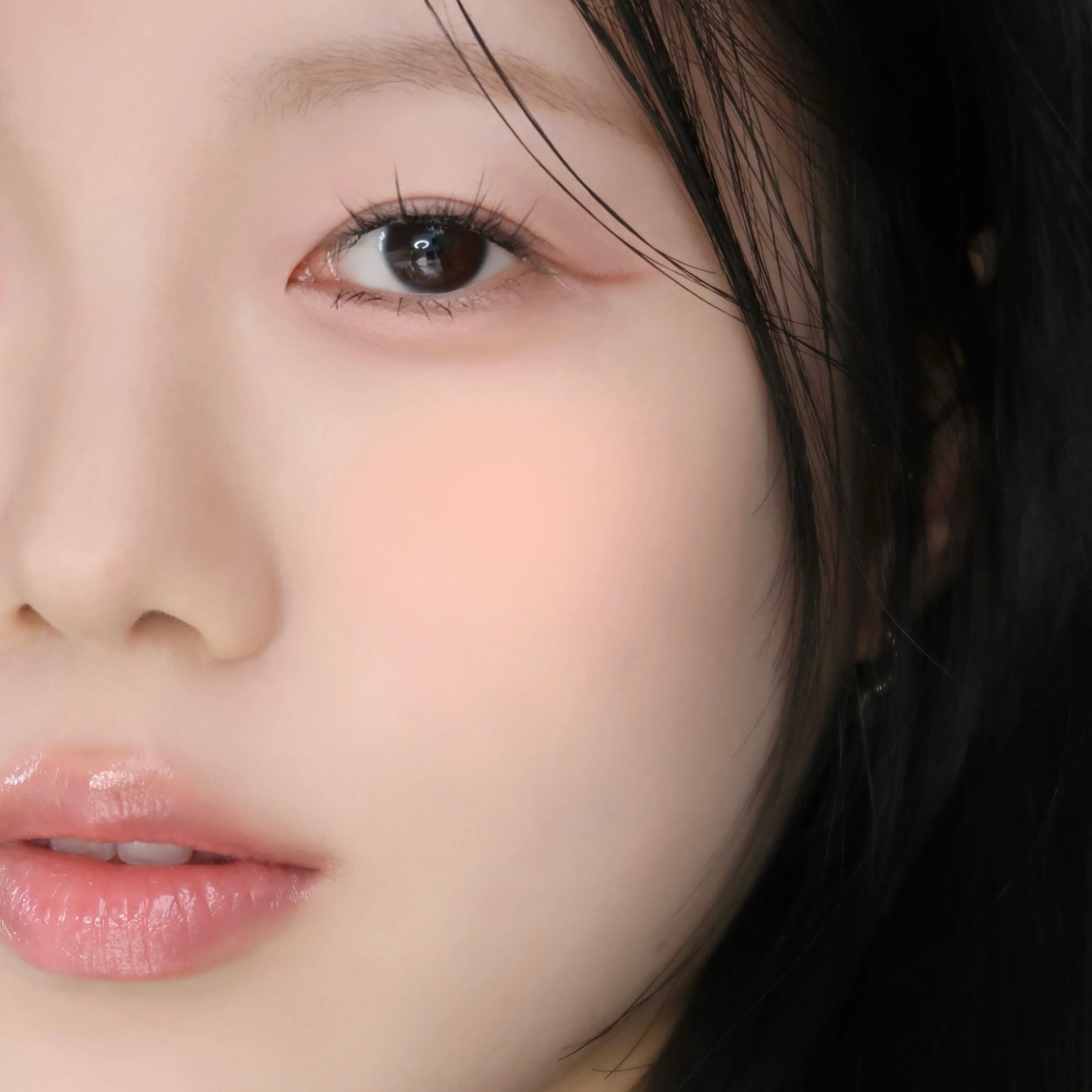 Sheer Breeze Blusher - Image 2